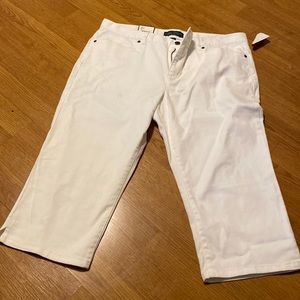 NWT. White denim Lauren Jeans Co.  Ralph Lauren. Classic Midcalf petite pants.